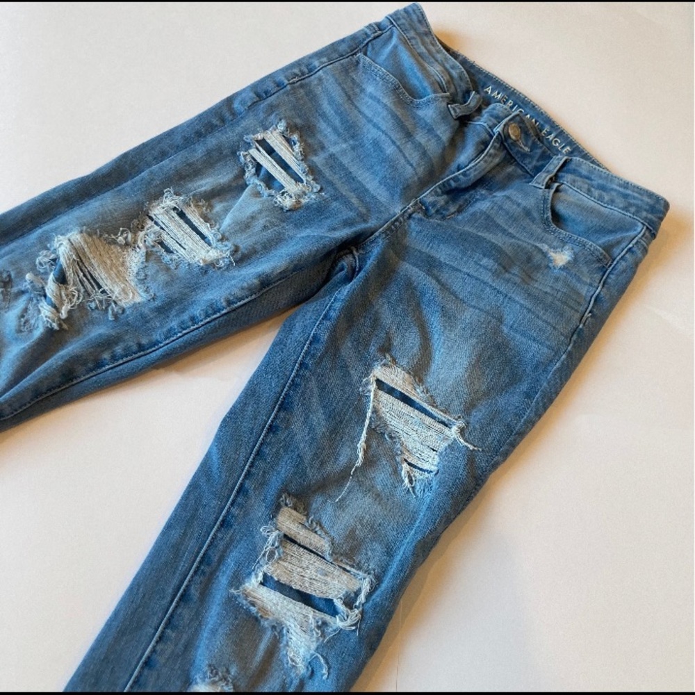 Cute American Eagle ripped jeans